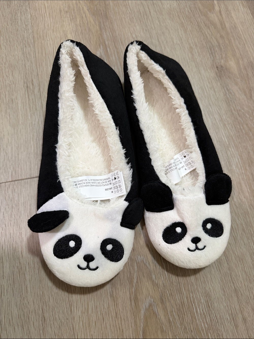 Forever 21 Women Panda Plush Slipper Size M 245—250